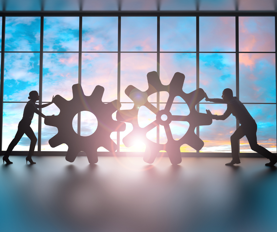 empresarios trabajando en equipo para construir una marca